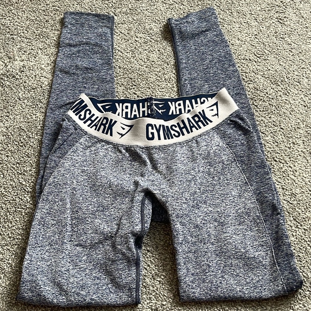 Gym shark leggings